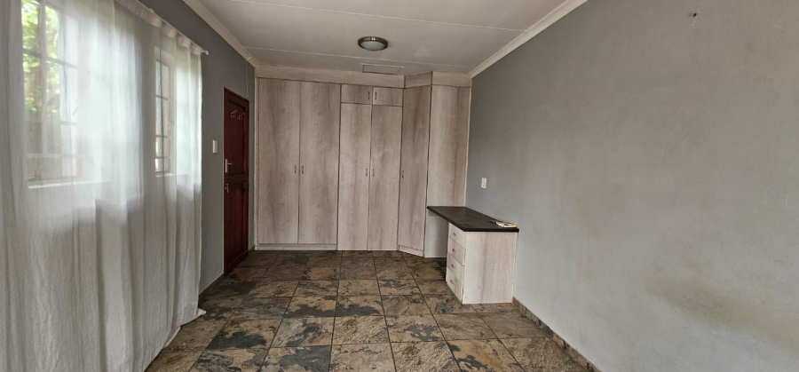 5 Bedroom Property for Sale in Mooinooi North West